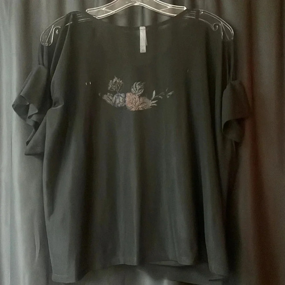 Floral‎ Mesh Tee - Picture 2 of 6